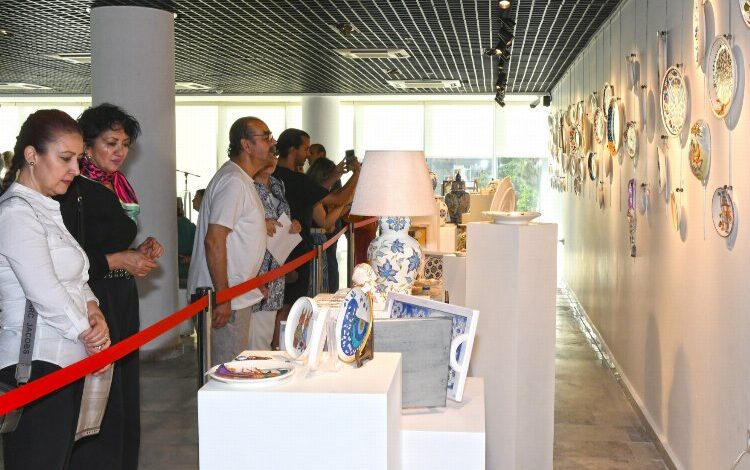 Karabağlar’da çini kursiyerlerinin yıl sonu sergisi görücüye çıktı Karabağlar’da çini kursiyerlerinin yıl sonu sergisi görücüye çıktı