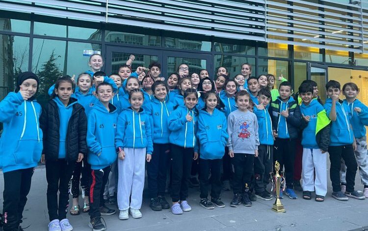 Manisalı karateciler Uşak’ta madalyayla döndüler