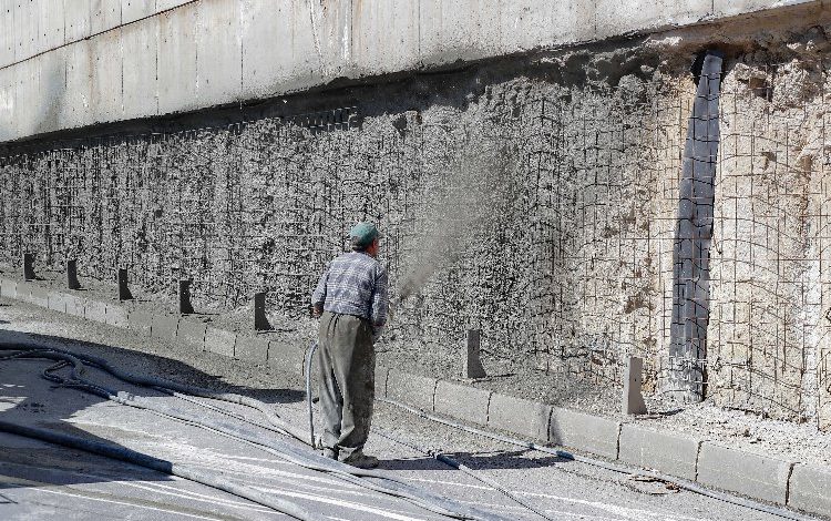 Kütahya’da alt geçit duvarlarına püskürtme beton Kütahya’da alt geçit duvarlarına püskürtme beton