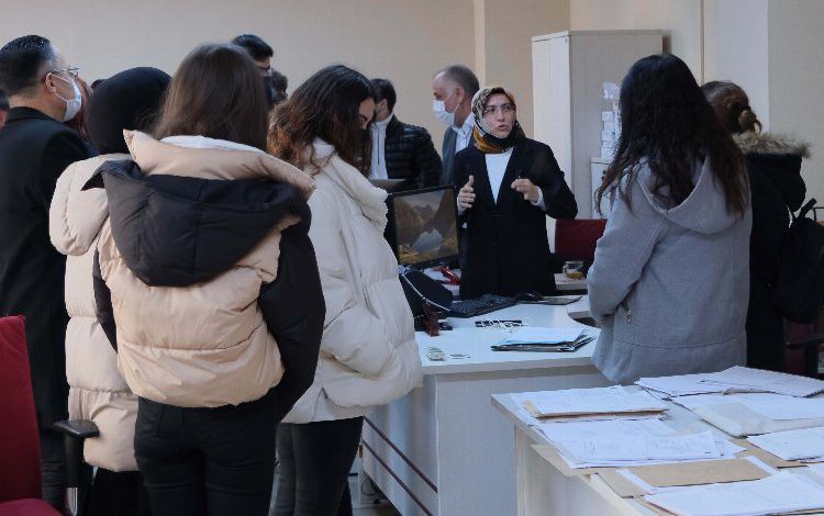 Bursa’da lise öğrencilerinden SGK’ya ziyaret Bursa’da lise öğrencilerinden SGK’ya ziyaret