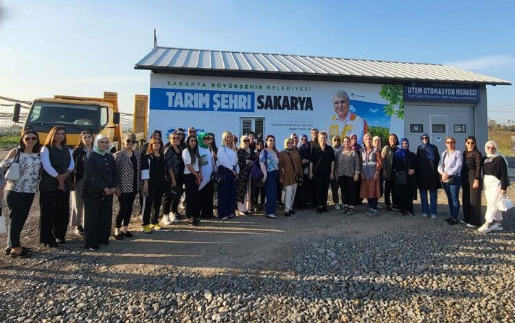 Girişimci kadınlar çift katlı otobüsle Sakarya’yı gezdi Girişimci kadınlar çift katlı otobüsle Sakarya’yı gezdi