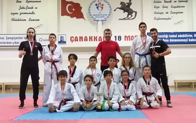 2022’de Ayvalık’a 104 madalya kazandılar 2022’de Ayvalık’a 104 madalya kazandılar