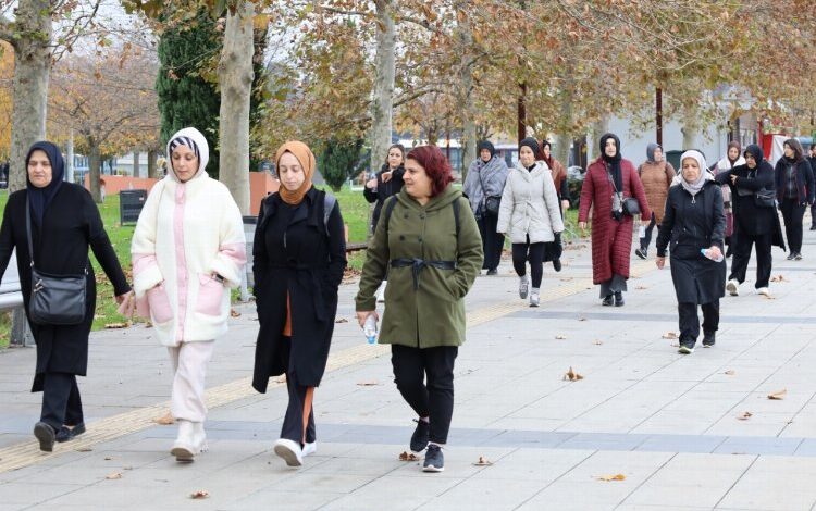 İzmit’te ‘sağlıklı yaşam yürüyüşleri’ sürüyor İzmit’te ‘sağlıklı yaşam yürüyüşleri’ sürüyor