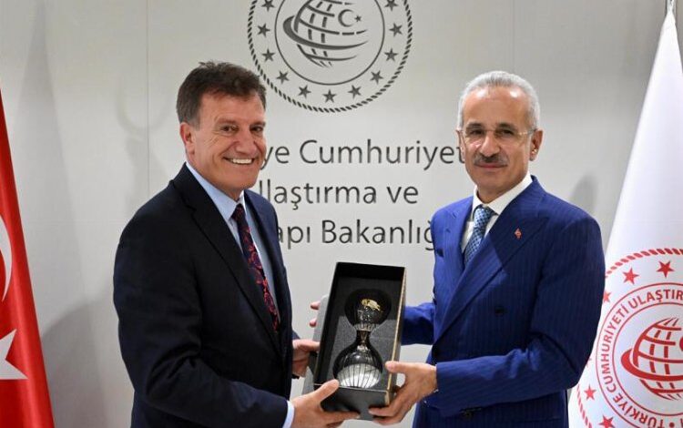 Bakan Uraloğlu, KKTC’li mevkidaşını ağırladı Bakan Uraloğlu, KKTC’li mevkidaşını ağırladı