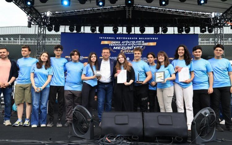 İstanbul Büyükşehir atölyelerinde mezuniyet coşkusu İstanbul Büyükşehir atölyelerinde mezuniyet coşkusu