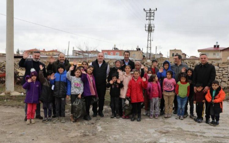 İBB’den Niğde’ye bot ve mont yardımı