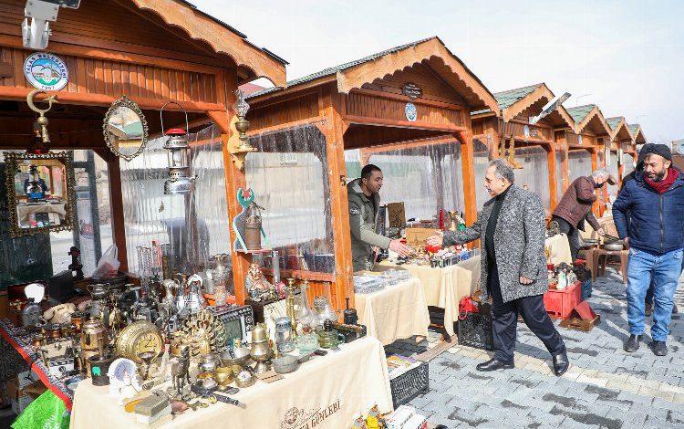 Geçmişle bugünü aynı anda yaşatan Pazar