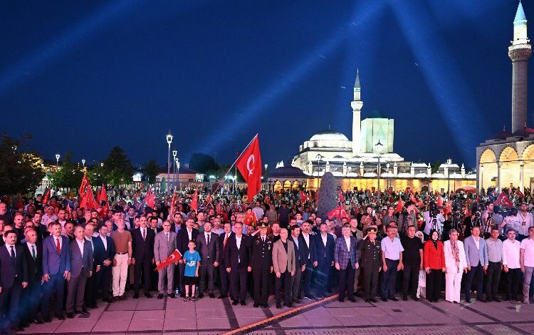 Konyalılar Mevlana Meydanı’nda toplandı