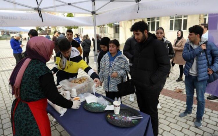 Bursa İnegöl’de öğrencilere çorba ikramı