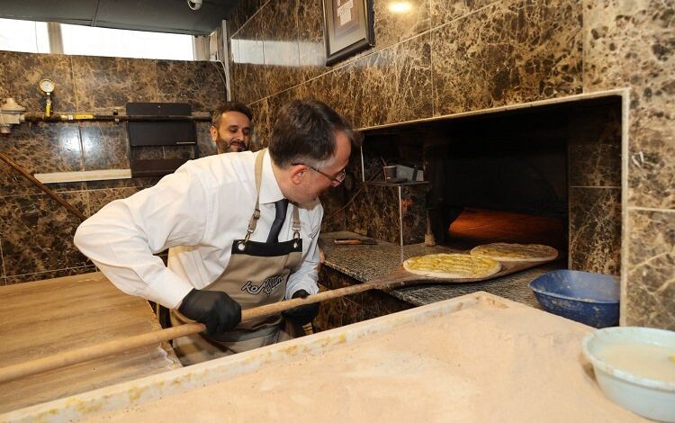 Mehmet Savran pide pişirdi Mehmet Savran pide pişirdi