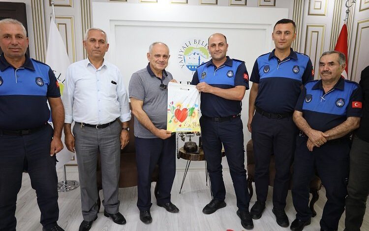 Kayseri Yahyalı’da Başkan Esat Öztürk zabıtayla buluştu Kayseri Yahyalı’da Başkan Esat Öztürk zabıtayla buluştu