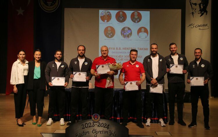 Sakarya Büyükşehir hentbol minik sporseverlerle buluştu
