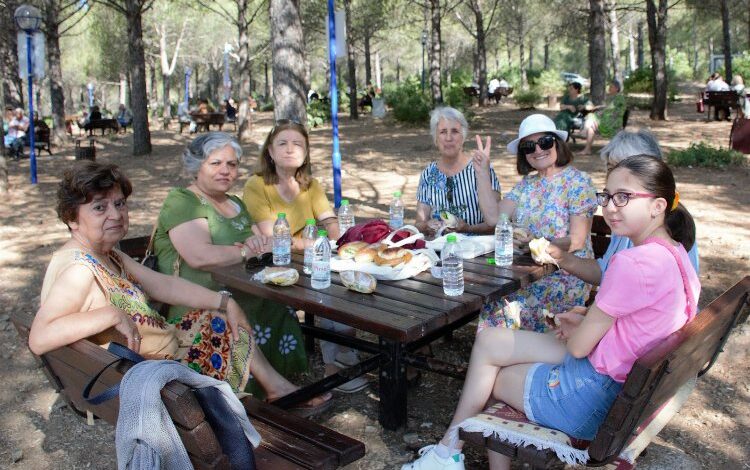100 Yaş Evi üyeleri piknikte buluştu 100 Yaş Evi üyeleri piknikte buluştu