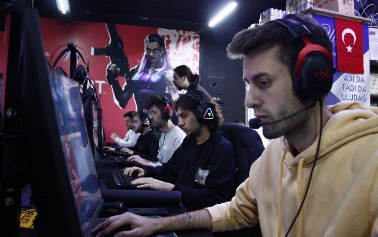 İzmit’te Esporcular Cumhuriyet coşkusu yaşadı