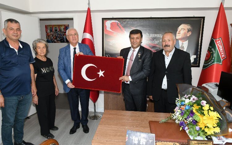 Karabağlar’da gazi ve şehit yakınlarına ziyaret Karabağlar’da gazi ve şehit yakınlarına ziyaret