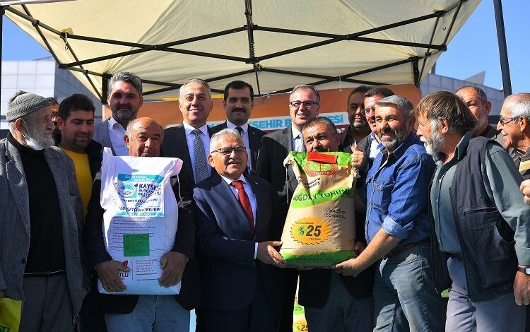 Memduh Büyükılıç’a tarım teşekkürü Memduh Büyükılıç’a tarım teşekkürü