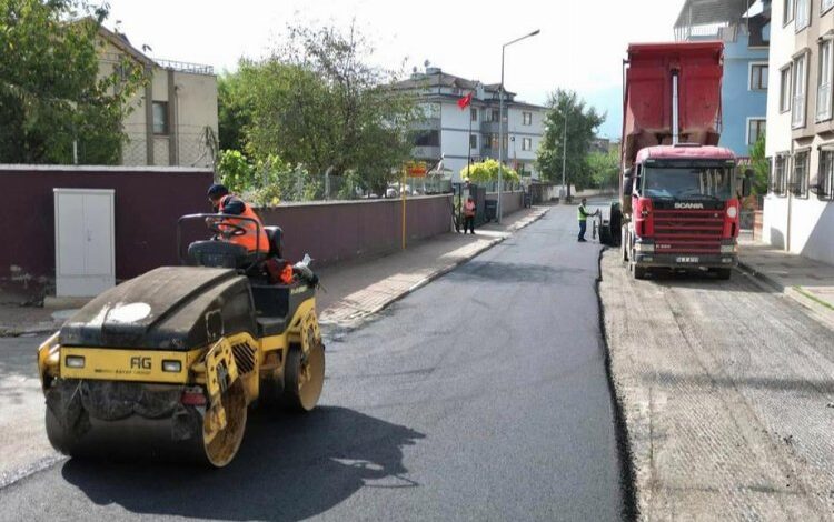 Bursa İnegöl’de asfaltlamaHamidiye’de sürüyor