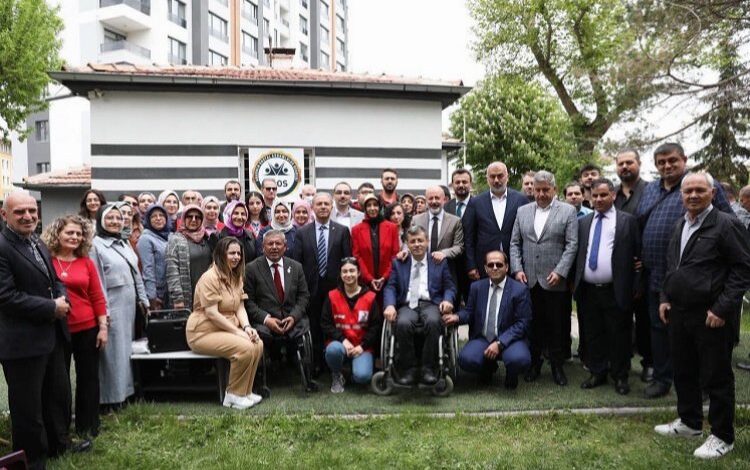 Ahmet Çolakbayrakdar gönüllere dokundu