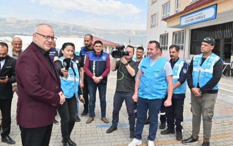 Başkan Ergün afet bölgesinde Manisalı gönüllüler buluştu