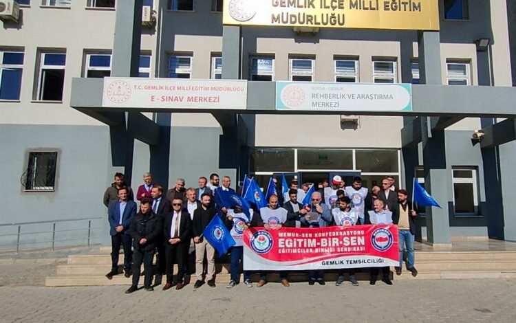Bursa Gemlik’te de öğretmenler ‘hak’ arayışında Bursa Gemlik’te de öğretmenler ‘hak’ arayışında