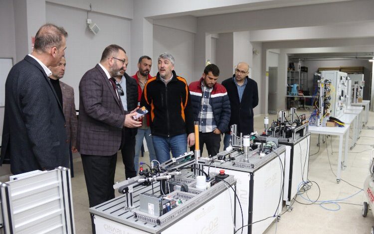 Kocaeli’den meslek lisesi öğrencilere destek Kocaeli’den meslek lisesi öğrencilere destek