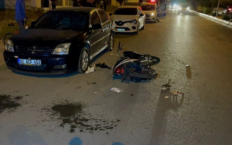 Adıyaman’da motosiklet park halindeki otomobile çarptı!