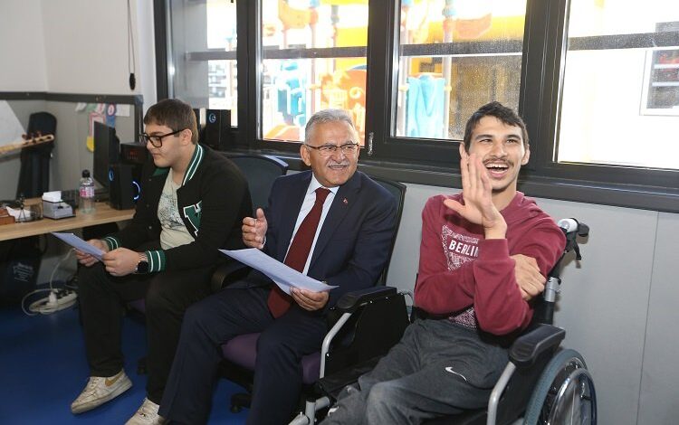 Kayseri Büyükşehir havuzda engelleri kaldırdı Kayseri Büyükşehir havuzda engelleri kaldırdı