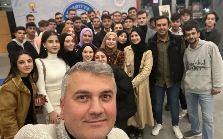 Balıkesir’de Milletvekili Canbey’den gençlere doğum günü sürprizi Balıkesir’de Milletvekili Canbey’den gençlere doğum günü sürprizi