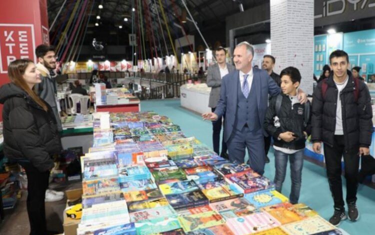 Bursa İnegöl kitapseverleri ağırlamayı sürdürüyor