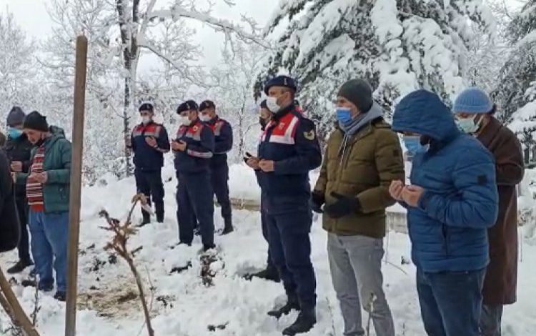 Vefat eden şehit annesi son yolculuğuna uğurlandı