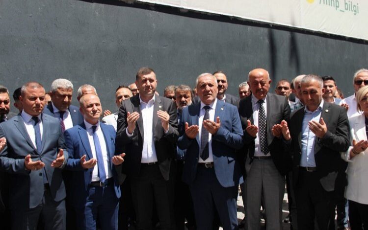 MHP Kayseri’de bayrak değişimi MHP Kayseri’de bayrak değişimi