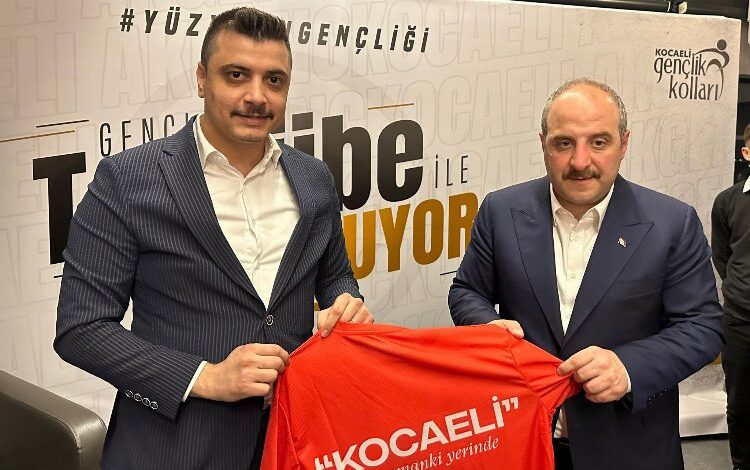 Bakan Varank’tan gençlerle tecrübe paylaşımı Bakan Varank’tan gençlerle tecrübe paylaşımı