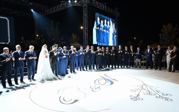 Alinur Aktaş’ın mutlu günü! İş ve siyaset dünyasını buluşturan görkemli düğün Alinur Aktaş’ın mutlu günü! İş ve siyaset dünyasını buluşturan görkemli düğün