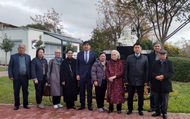 Aytmatov’a kız kardeş ziyareti