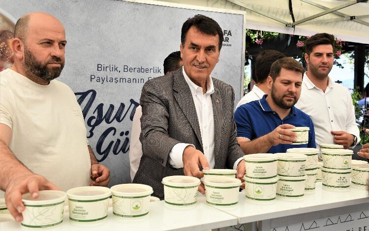 Başkan Dündar ikramı kendisi yaptı