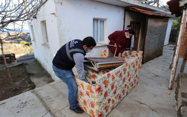 İzmir Güzelbahçe’den 250 ton kömür