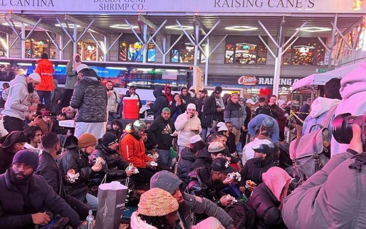 New York Times Meydanı’nda iftar ve teravih New York Times Meydanı’nda iftar ve teravih