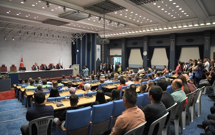 Memduh Büyükkılıç personelle bayramlaştı