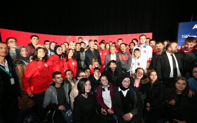 Memduh Büyükkılıç’tan anlamlı şiir