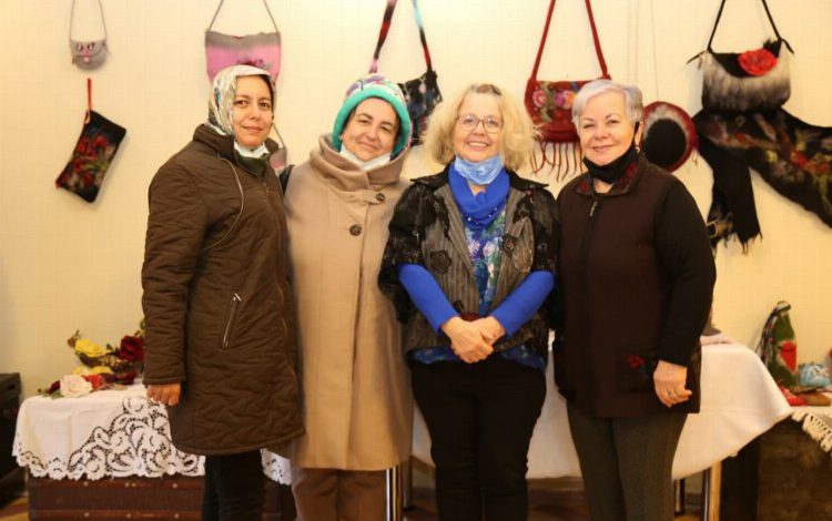 Balıkesir Edremit’te keçeden aksesuar yapılıyor Balıkesir Edremit’te keçeden aksesuar yapılıyor