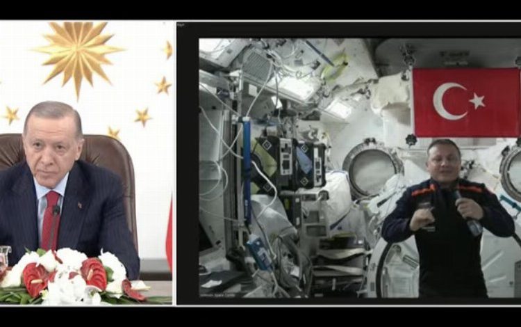 Erdoğan, ilk Türk astronotla görüştü… Türk bayrağı uzayda dalgalanıyor Erdoğan, ilk Türk astronotla görüştü… Türk bayrağı uzayda dalgalanıyor