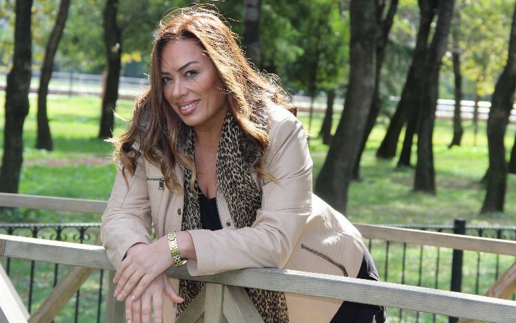 Jale Parıltı’nın 5. teklisi Kasım’da piyasa Jale Parıltı’nın 5. teklisi Kasım’da piyasa