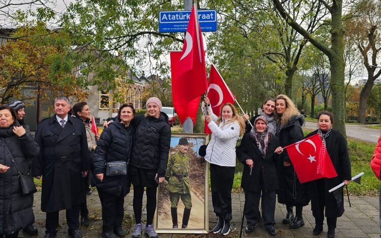 Atatürk Rotterdam’da anıldı