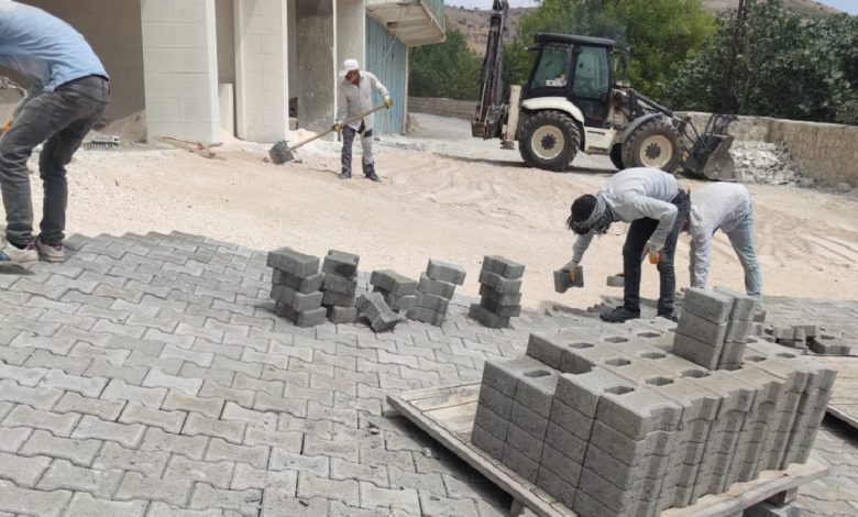 Mardin Yeşilli’de yollar parke taşı ile döşeniyor