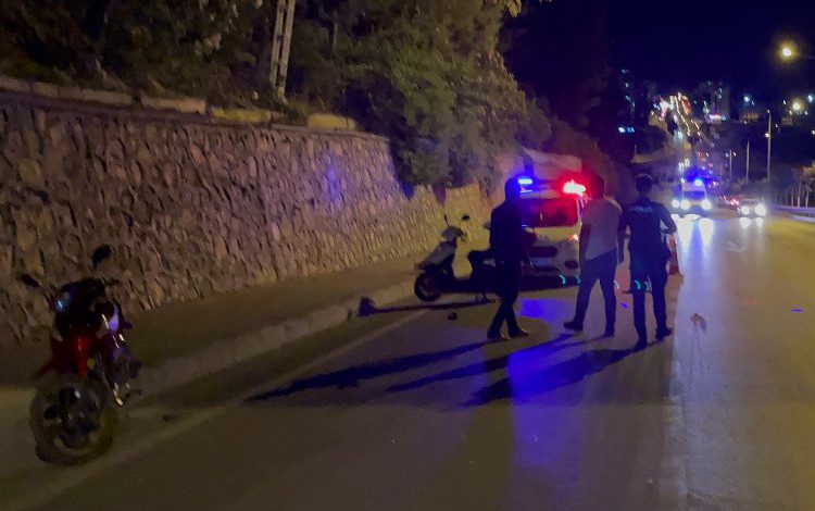 Adıyaman’da otomobil elektrikli motosiklete çarptı: 2 yaralı