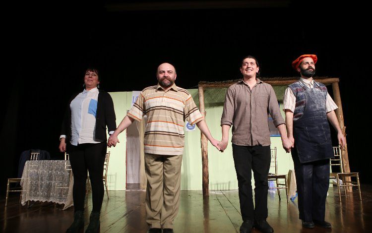 Sakarya AKM’de ‘İşler Kesat’ komedi oyununa yoğun ilgi