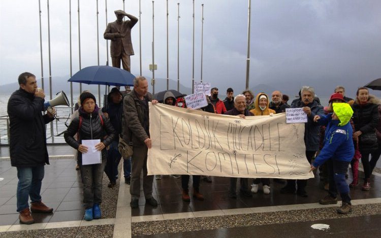 Muğla Marmaris’te Kent Konseyi’nden ‘yönetmelik’ protestosu Muğla Marmaris’te Kent Konseyi’nden ‘yönetmelik’ protestosu