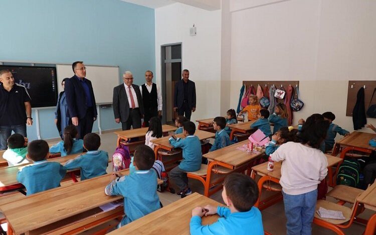 Mehmet Savran’dan öğrencilere ziyaret Mehmet Savran’dan öğrencilere ziyaret