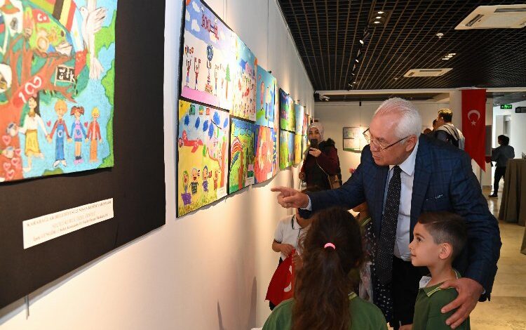 Karabağlar’da 100. yıla resimli kutlama Karabağlar’da 100. yıla resimli kutlama