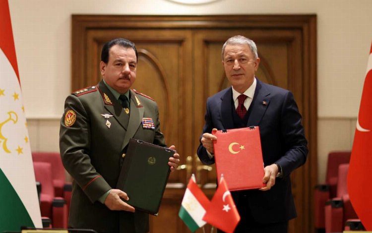 Bakan Akar Tacikistanlı mevkidaşını ağırladı